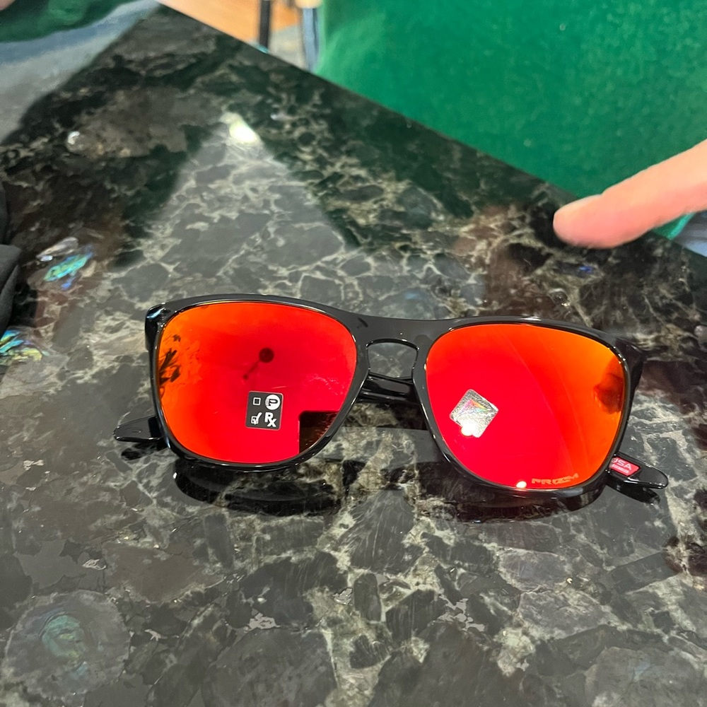 ***NWT*** Oakley Manorburn in Prizm Ruby.